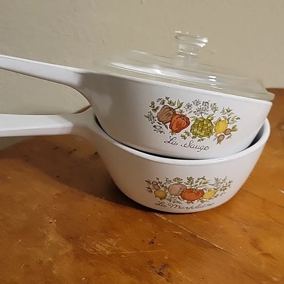 Vintage Corningware Spice of Life 1 pint and 1.5 pint saucepans with lid.